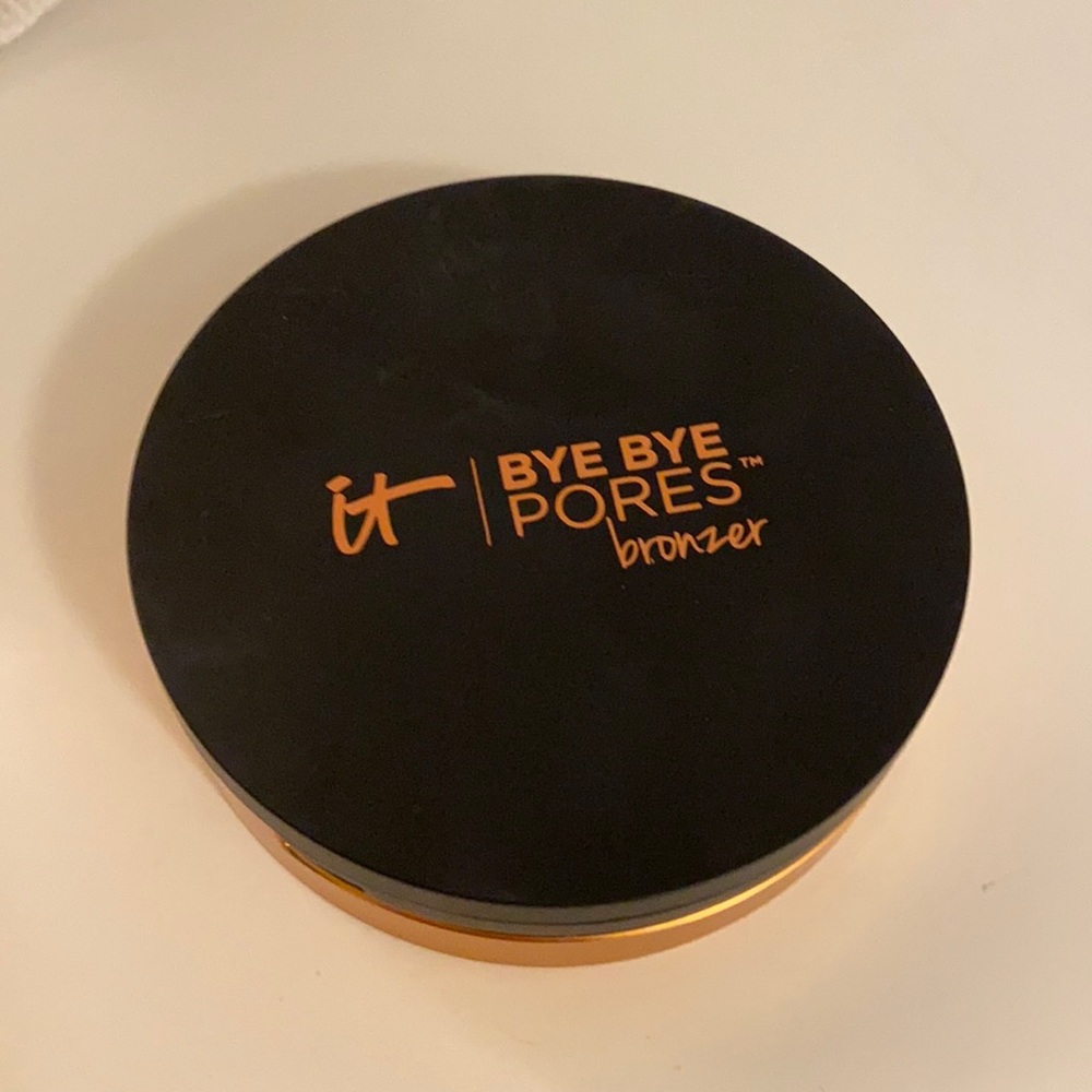 IT Cosmetics Bye Bye Pores Bronzer in Beach